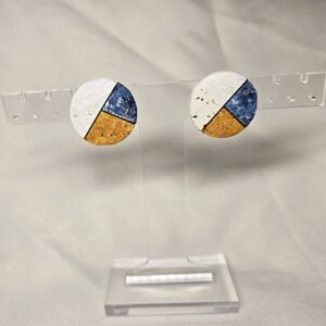 White and greymarbled winecork studs