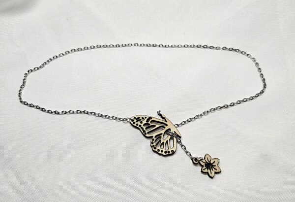 Butterfly neckless with Flower